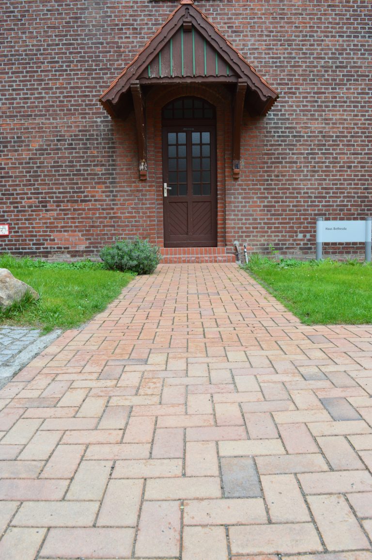 Тротуарная клинкерная брусчатка Vandersanden Radeberg красно-коричневая, 200*100*52 мм